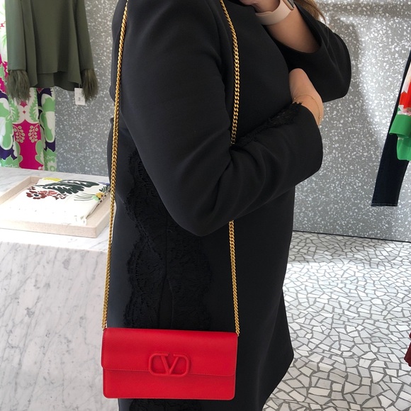 LIKE NEW Valentino Wallet on Chain - Picture 6 of 6